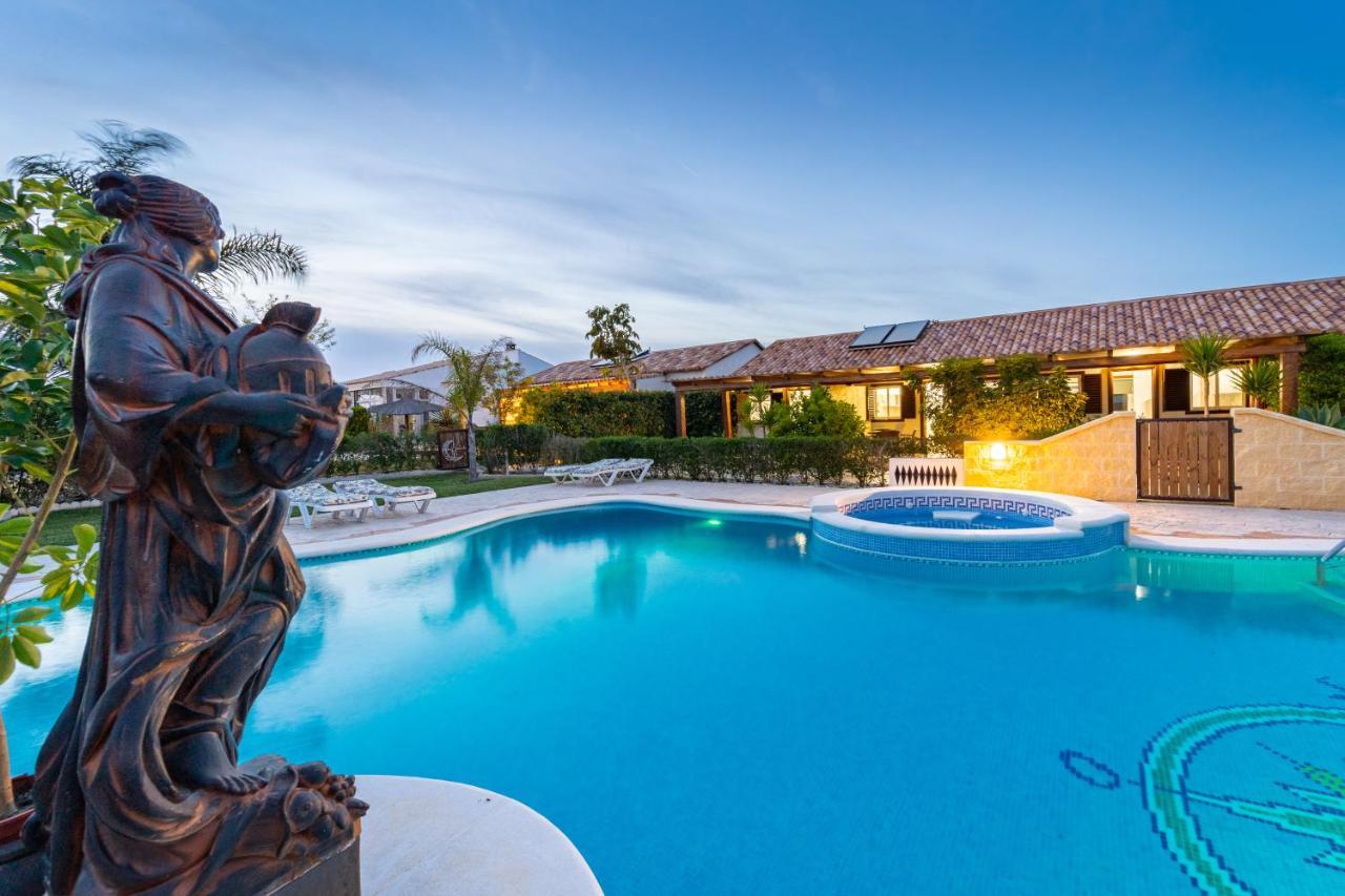Apartamento Jibazahora Piscis Bagian luar foto